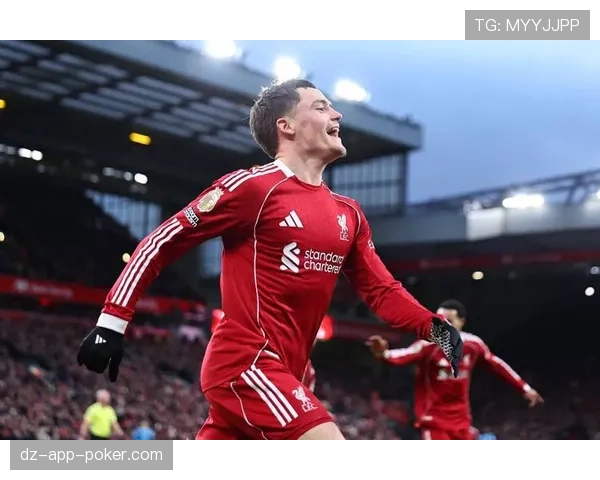 特写镜头：维尔茨中场抢断后长途奔袭60米助攻，主导拜仁闪电进球