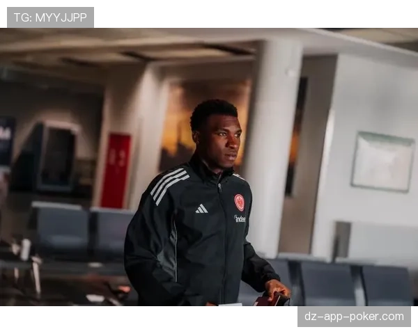 法兰克福的赛前准备：通过视频分析精准定位对方后卫的接球习惯